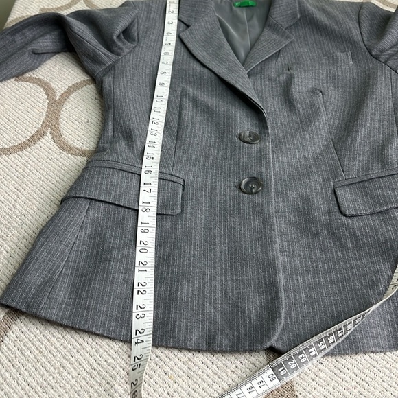 United colors of Benetton gray 2 button front pockets pinstripe blazer - Picture 13 of 17